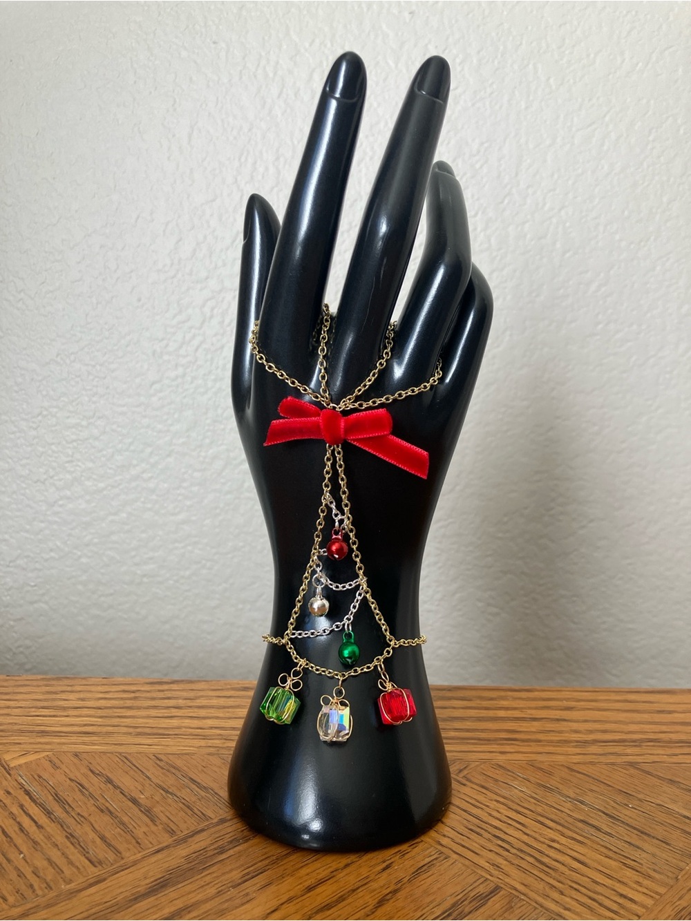 Christmas Tree Hand Chain